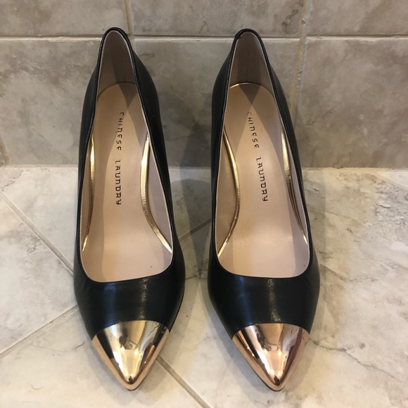 ✨HP✨Chinese Laundry Gold Toe Leather Pumps - Picture 2 of 8